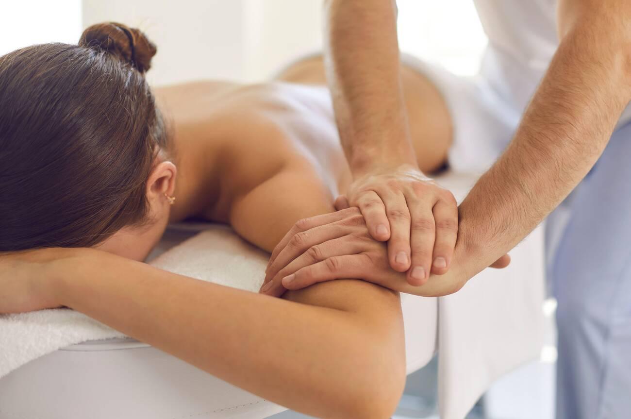 Need a Relaxing Home Massage in Discovery Gardens? We Come to You!